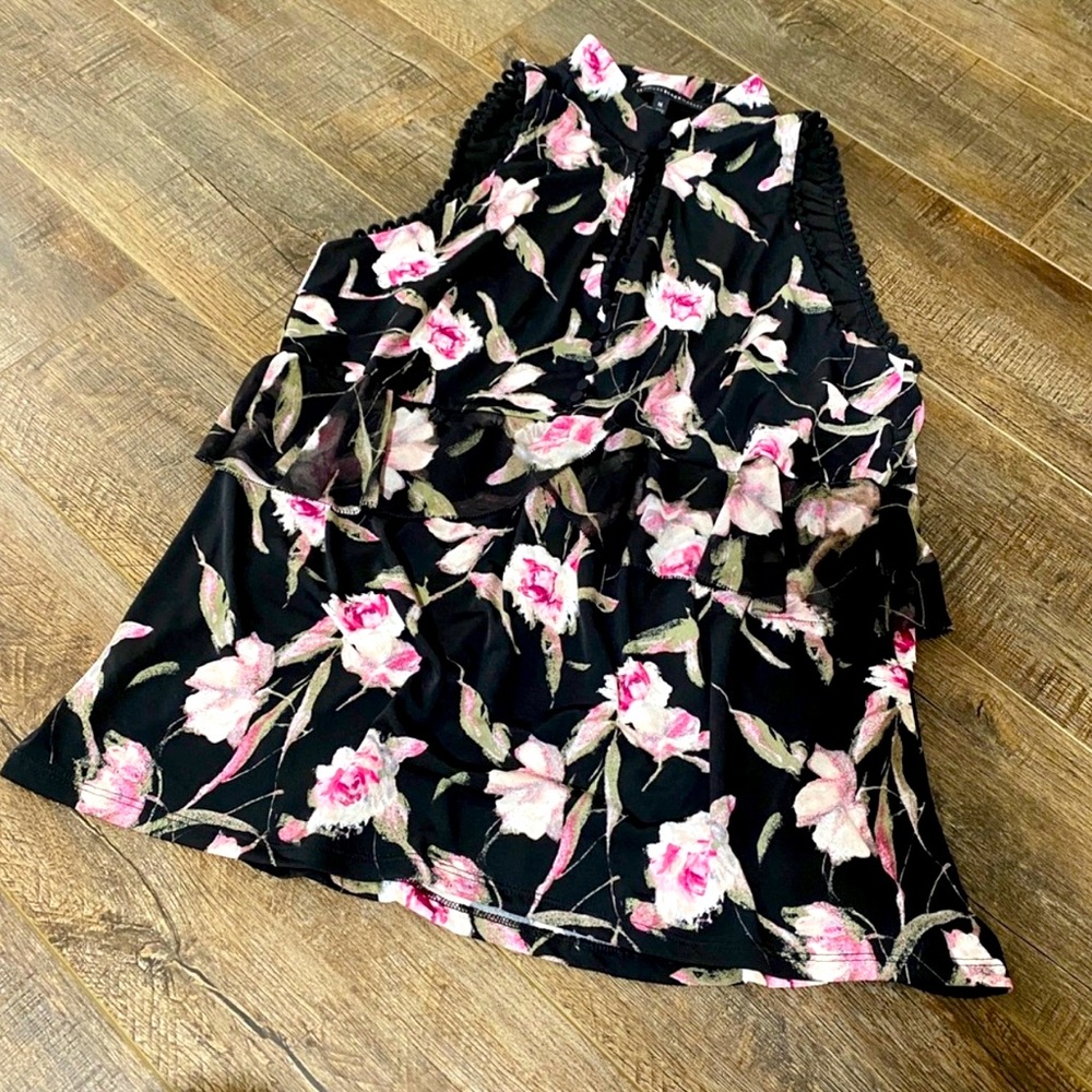 🔥NWOT White House Black Market Blouse